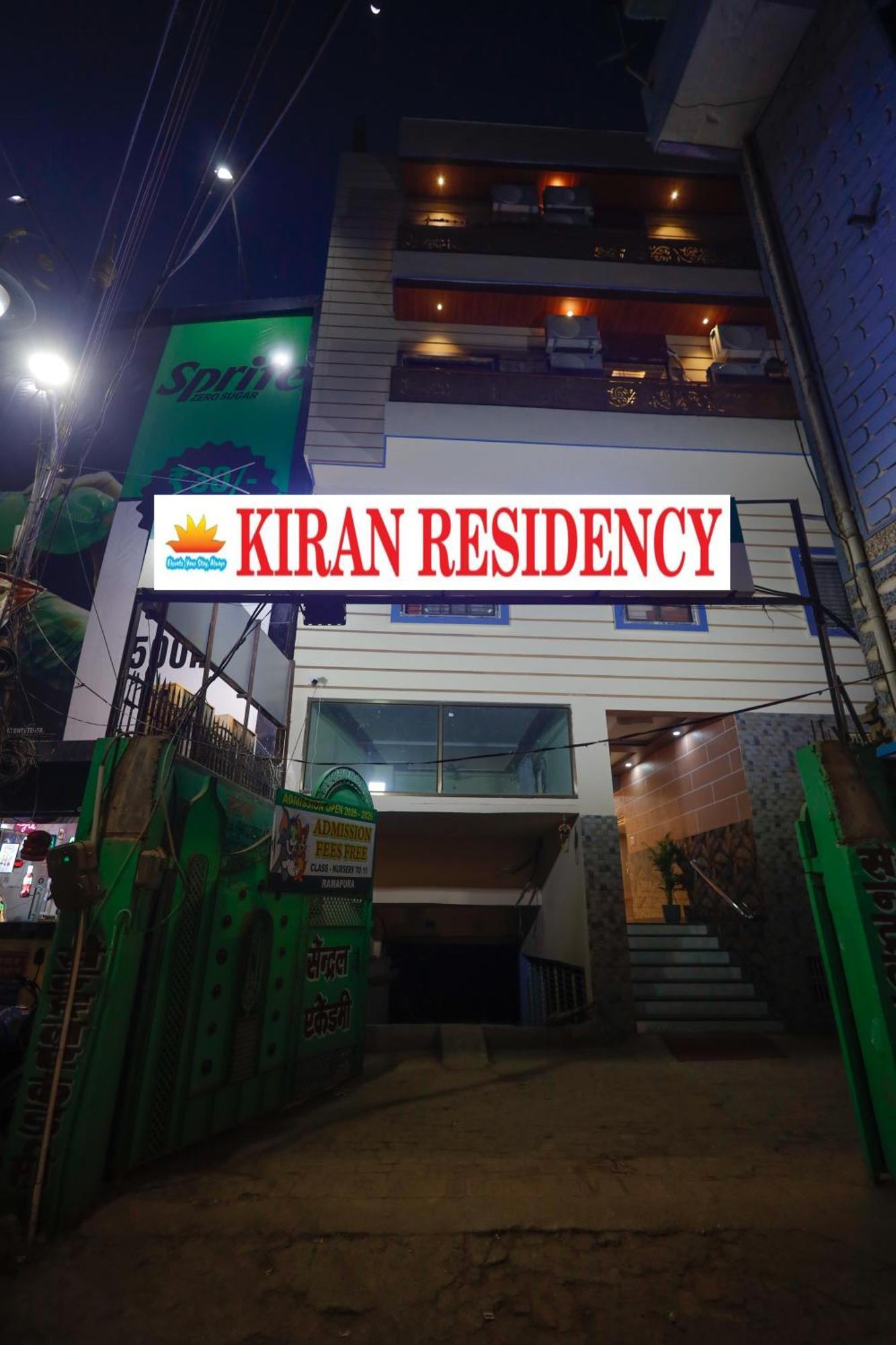 Готель Kiran Residency Near Vishwanath Temple Варанасі Екстер'єр фото